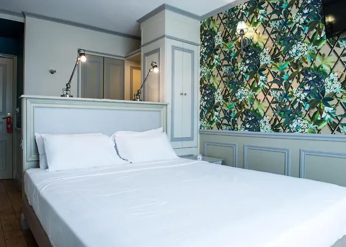 Hotel Villa-lamartine 3*